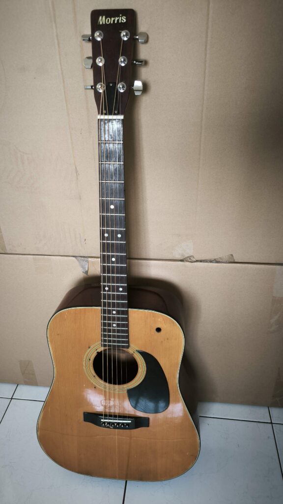 Đàn Guitar Acoustic Morris W15, guitar nhật giá rẻ, đàn guitar morris cũ, guitar acoustic dáng D nhật, mua guitar cho người mới tập, morris w15 giá bao nhiêu.